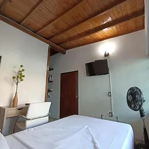 B Vacation House Pensión